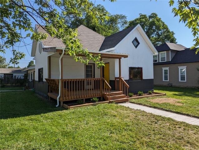 184 W Center Street, Peculiar, MO 64078