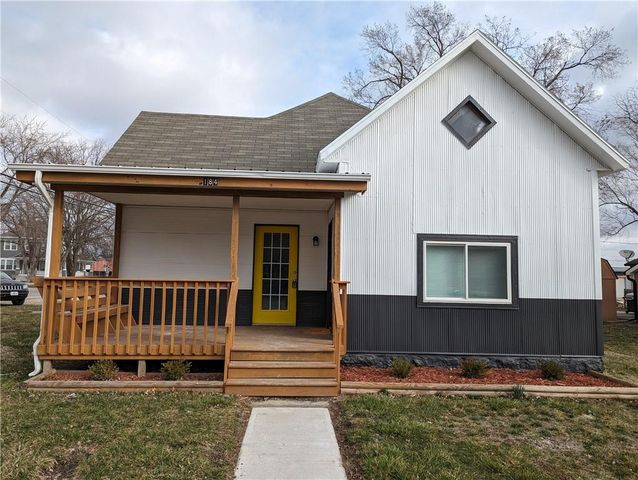 184 W Center Street, Peculiar, MO 64078