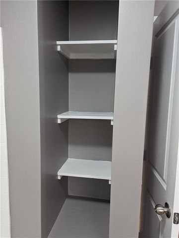 184 W Center Street, Peculiar, MO 64078