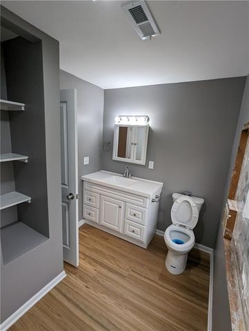 184 W Center Street, Peculiar, MO 64078