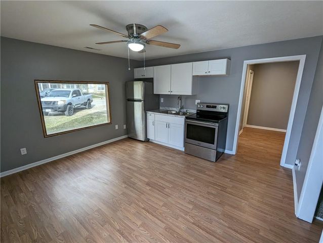 184 W Center Street, Peculiar, MO 64078