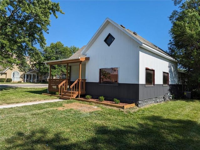 184 W Center Street, Peculiar, MO 64078