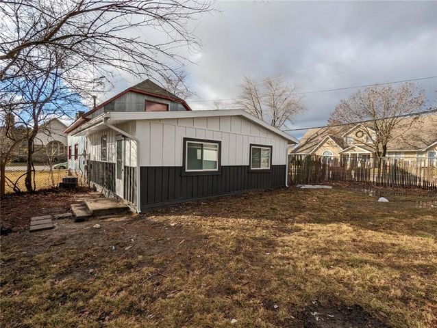 184 W Center Street, Peculiar, MO 64078