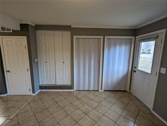 184 W Center Street, Peculiar, MO 64078