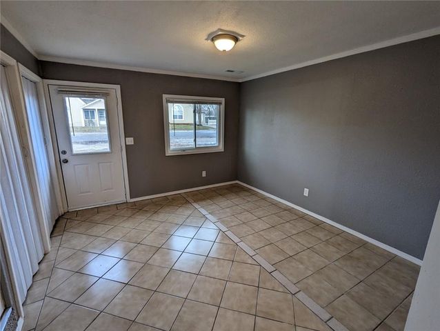 184 W Center Street, Peculiar, MO 64078