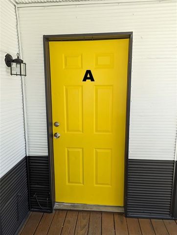 184 W Center Street, Peculiar, MO 64078