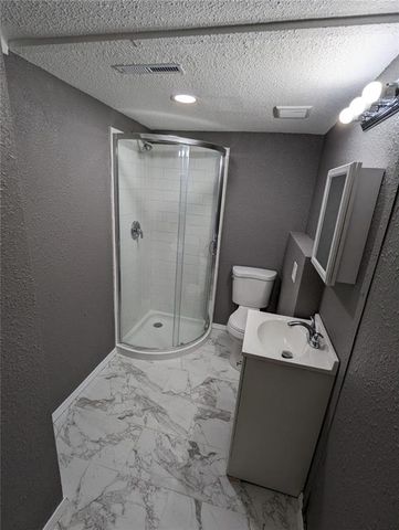 184 W Center Street, Peculiar, MO 64078