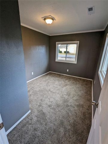 184 W Center Street, Peculiar, MO 64078