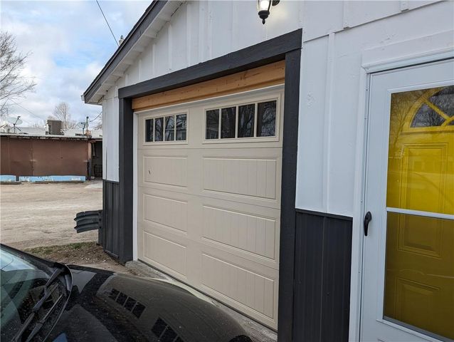 184 W Center Street, Peculiar, MO 64078