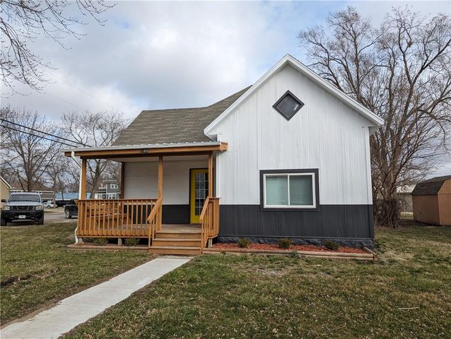 184 W Center Street, Peculiar, MO 64078