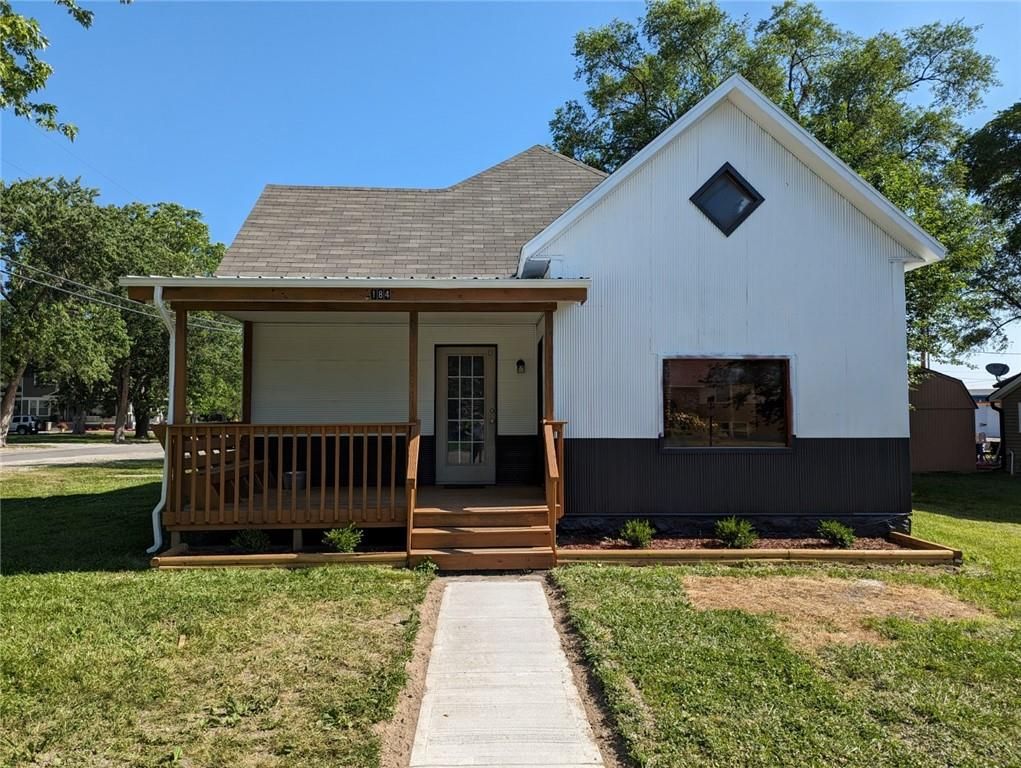 184 W Center Street, Peculiar, MO 64078