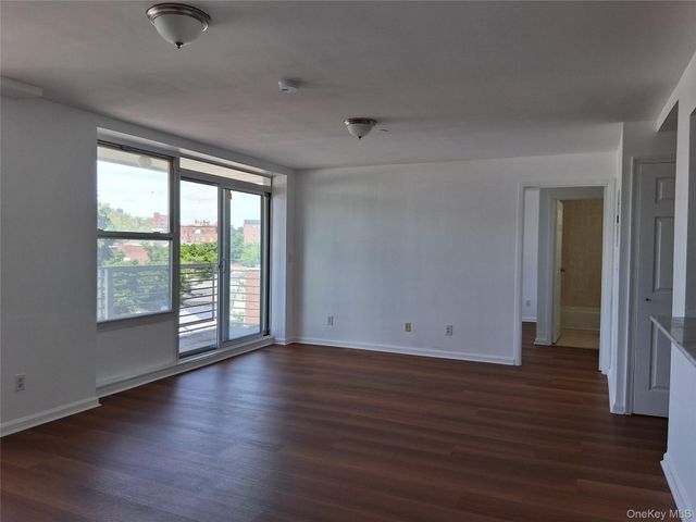 81-15 Queens Boulevard 4J, Elmhurst, NY 11373