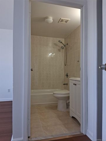81-15 Queens Boulevard 4J, Elmhurst, NY 11373