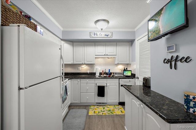 38577 Mystic Point, Clinton Charter Township, MI 48038