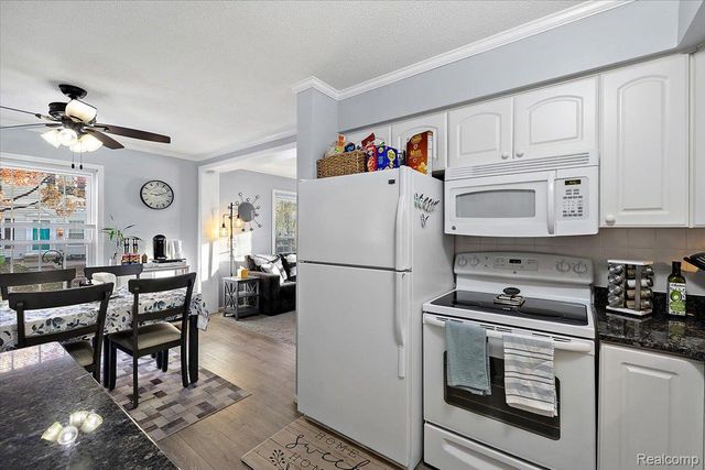 38577 Mystic Point, Clinton Charter Township, MI 48038