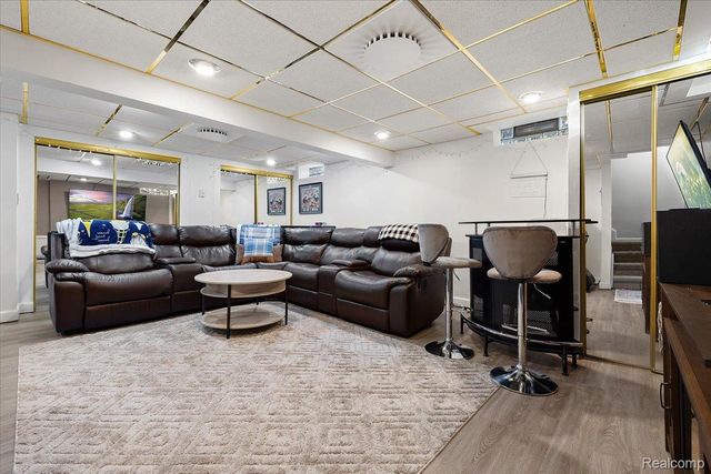 38577 Mystic Point, Clinton Charter Township, MI 48038