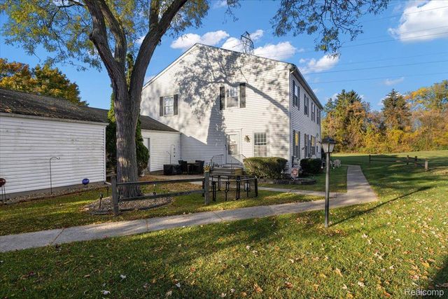 38577 Mystic Point, Clinton Charter Township, MI 48038