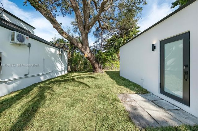 6911 NW 4th Ct A, Miami, FL 33150