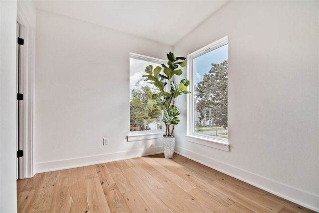 210 NW 9th Street, Bentonville, AR 72712