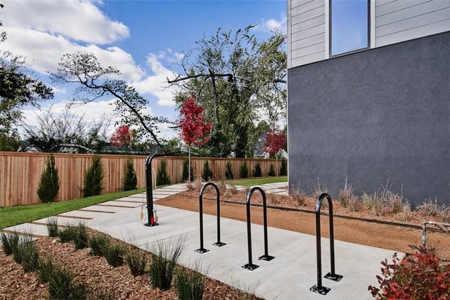 210 NW 9th Street, Bentonville, AR 72712