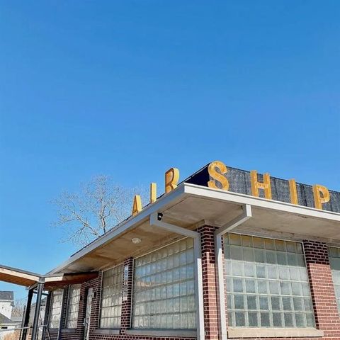 210 NW 9th Street, Bentonville, AR 72712