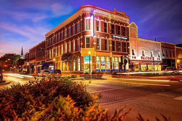 210 NW 9th Street, Bentonville, AR 72712