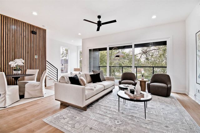 210 NW 9th Street, Bentonville, AR 72712