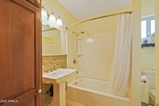 6546 W SURREY Avenue, Glendale, AZ 85304