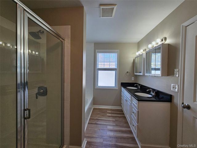 53 Cornwall Lane, Middletown, NY 10940