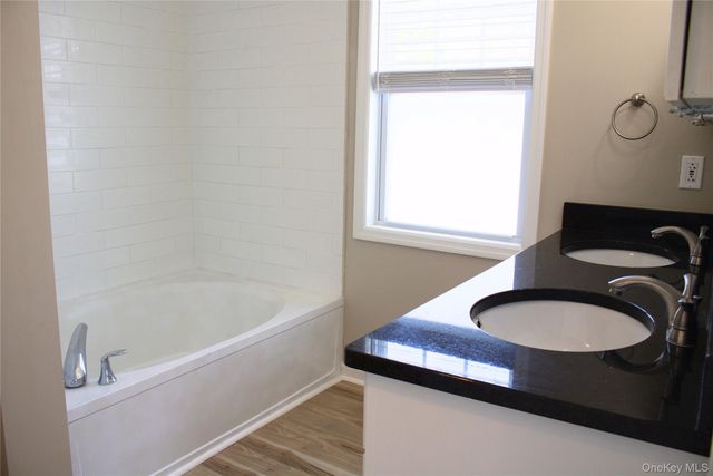 53 Cornwall Lane, Middletown, NY 10940