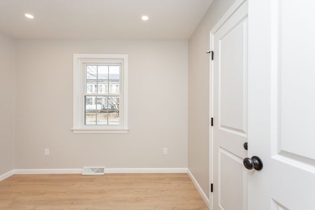 946 Thorndike St, New Bedford, MA 02745