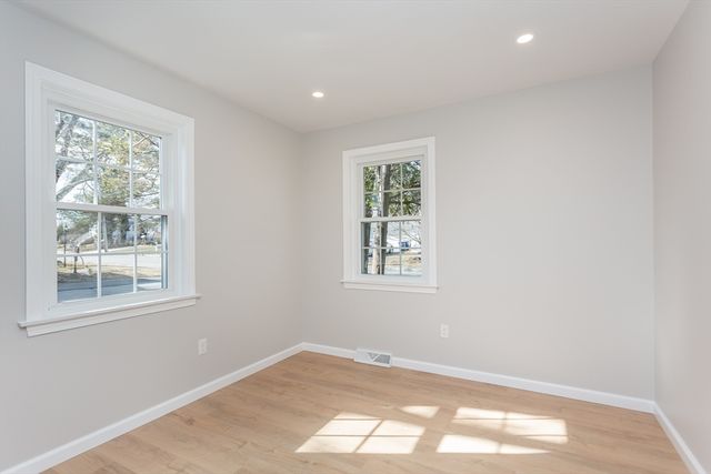 946 Thorndike St, New Bedford, MA 02745