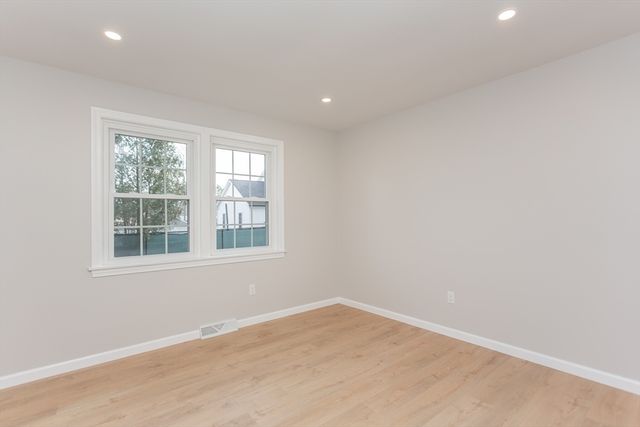 946 Thorndike St, New Bedford, MA 02745