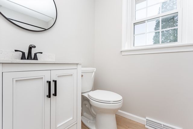 946 Thorndike St, New Bedford, MA 02745