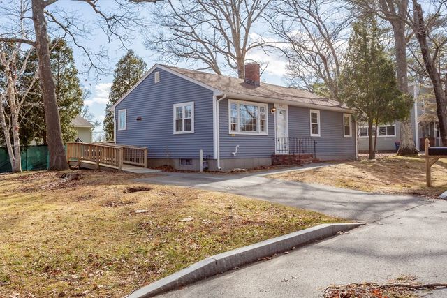 946 Thorndike St, New Bedford, MA 02745