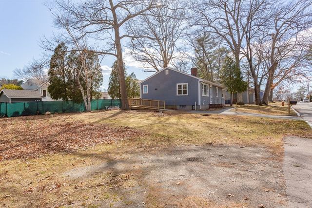 946 Thorndike St, New Bedford, MA 02745