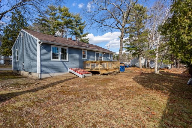 946 Thorndike St, New Bedford, MA 02745