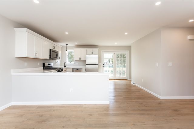 946 Thorndike St, New Bedford, MA 02745