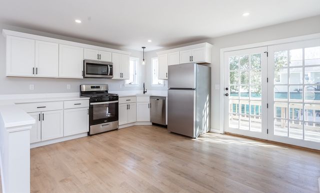 946 Thorndike St, New Bedford, MA 02745