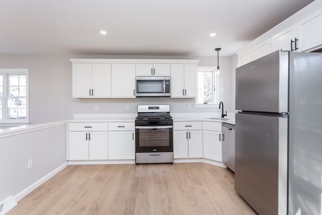 946 Thorndike St, New Bedford, MA 02745