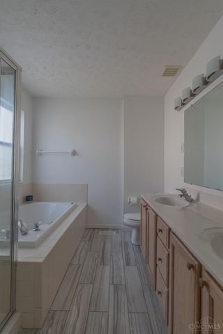 6084 Weber Oaks Drive, Miami Twp, OH 45140