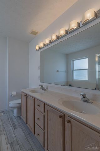 6084 Weber Oaks Drive, Miami Twp, OH 45140