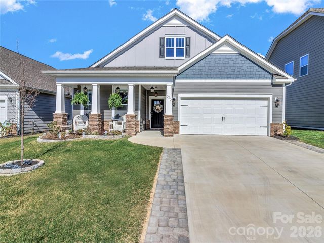 515 Fox Cove Road, Hendersonville, NC 28792