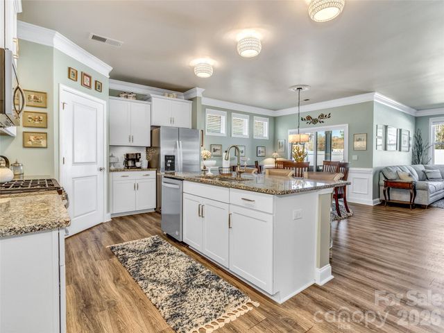 515 Fox Cove Road, Hendersonville, NC 28792