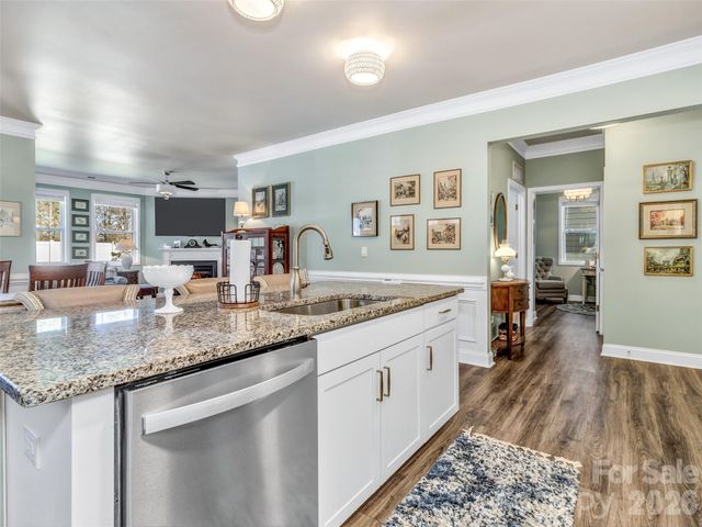 515 Fox Cove Road, Hendersonville, NC 28792