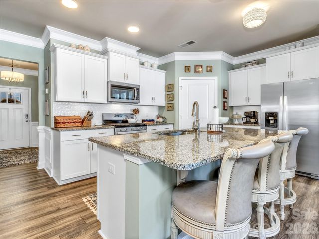 515 Fox Cove Road, Hendersonville, NC 28792