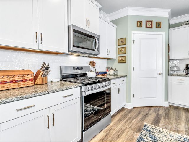 515 Fox Cove Road, Hendersonville, NC 28792