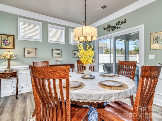 515 Fox Cove Road, Hendersonville, NC 28792