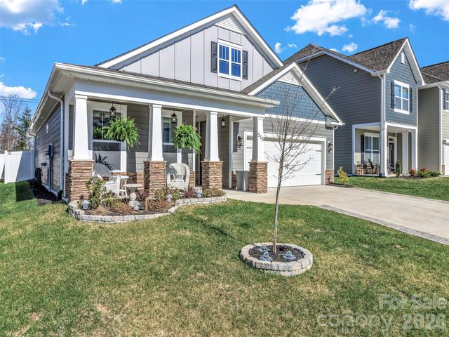 515 Fox Cove Road, Hendersonville, NC 28792