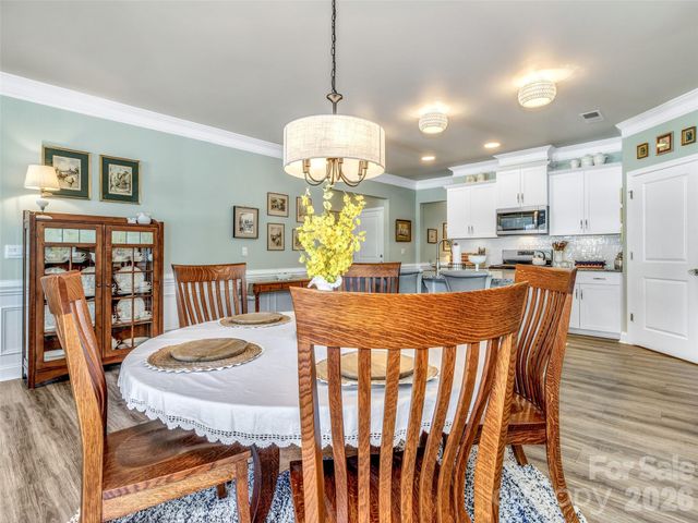 515 Fox Cove Road, Hendersonville, NC 28792